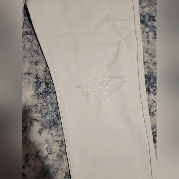 Vanilla Star White Mom Jeans High Rise Tapered Distressed- Size 11 New - Picture 2 of 12